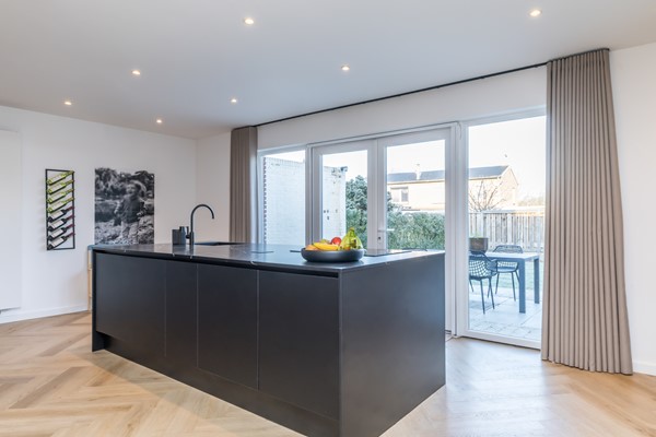 Foto - Te koop: Instapklare gemoderniseerde geschakelde 2 onder 1 kap woning met aanbouw, 3 slaapkamers, garage en een tuin in Voerendaal